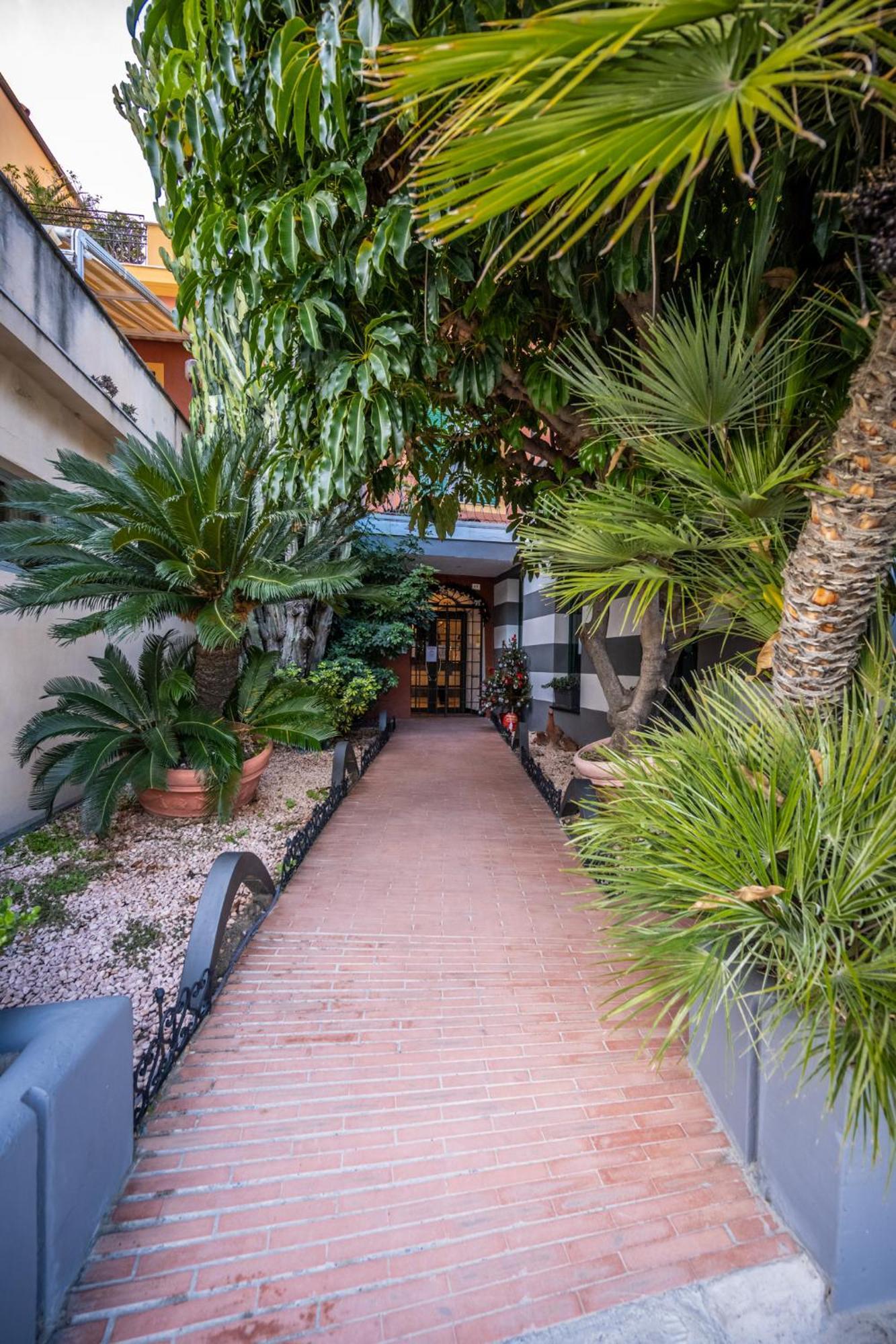 Le Terrazze Aparthotel Alassio Exterior photo
